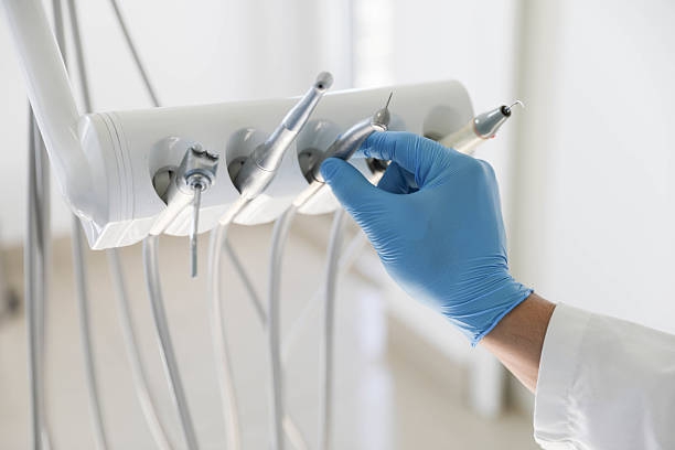 Professional Emergency Dentist technician working in Fowler, MI